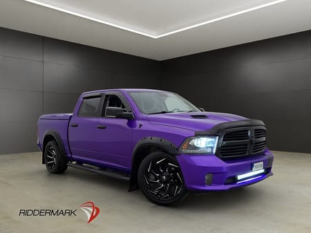 RAM 1500 Crew Cab Dodge Sport 5.7 4x4 Drag Skinn Taklucka Alpin STUK