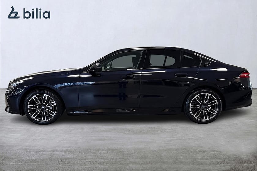 Bild 3 av BMW i5 xDrive40 Sedan xDrive 40 M-sport | H&K | Drag | Aktiv farth.