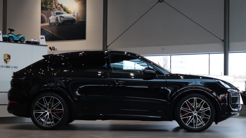 Bild 3 av Porsche Cayenne S E-Hybrid Coupé Black Edition