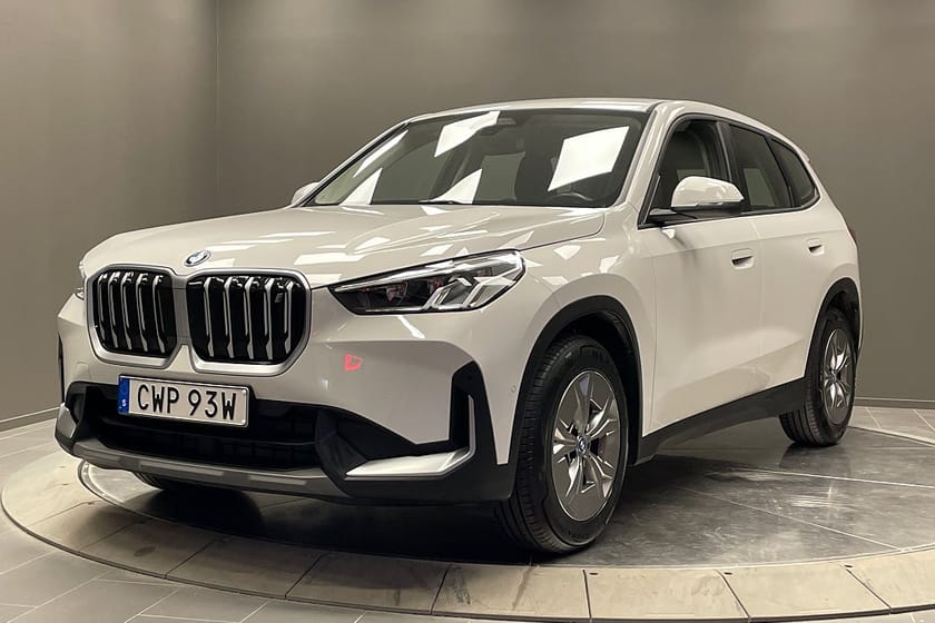 Bild 3 av BMW iX1 xDrive30 xDrive30-Backkamera-Sportstolar