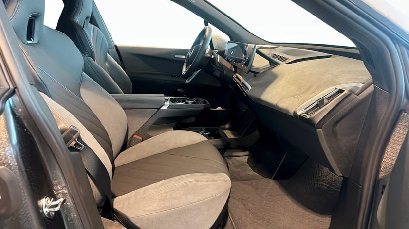 Bild 3 av BMW iX xDrive60 M-Sport Adaptiv Farth Pano Dragkrok