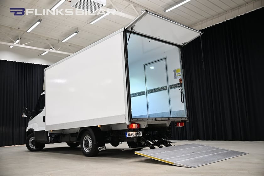 Bild 4 av Iveco Daily 35-140 Chassi Cab 136HK Automat|Volymskåp|Bg-lyft|Sidodörr|Backkamera
