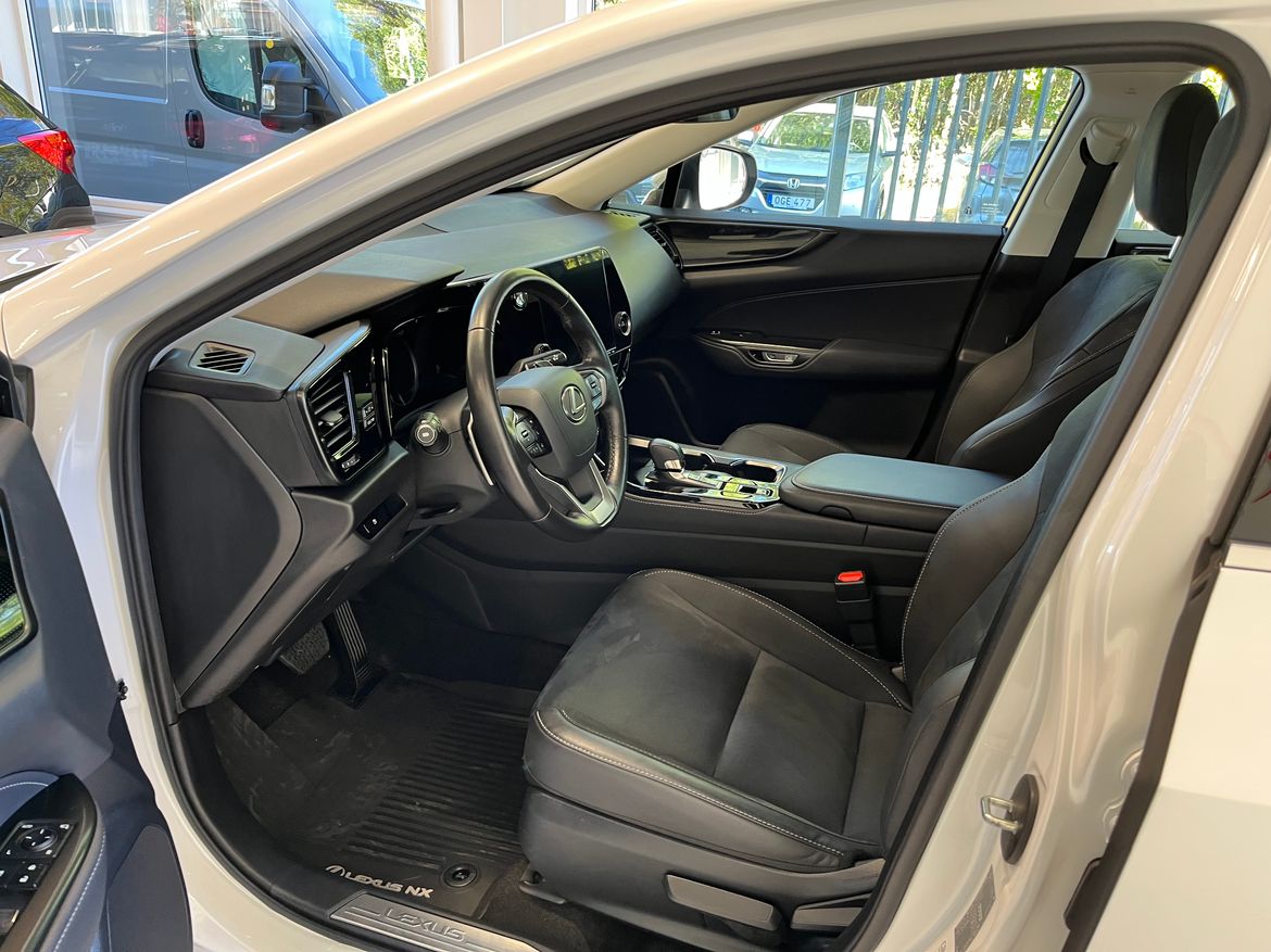 Lexus NX 350h E-CVT, 242hk, 2024