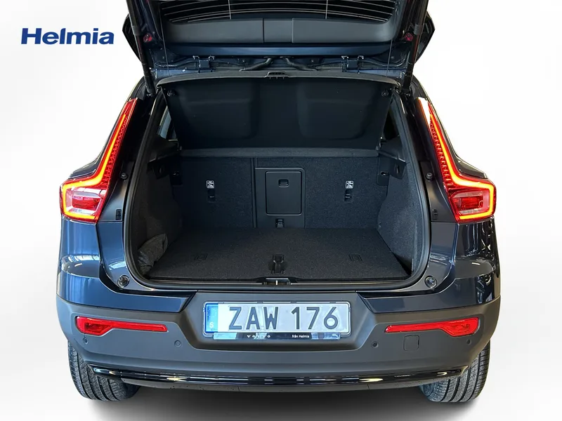 Bild 12 av 13 – Volvo XC40 B3 FWD Bensin Plus Dark  Klimatpaket