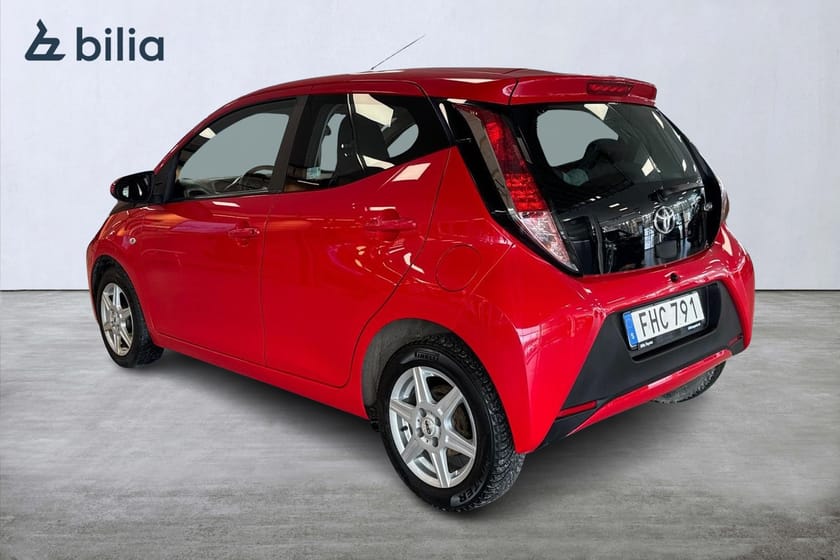 Bild 2 av Toyota Aygo 1,0 X-Play V-hjul Nyservad Garanti