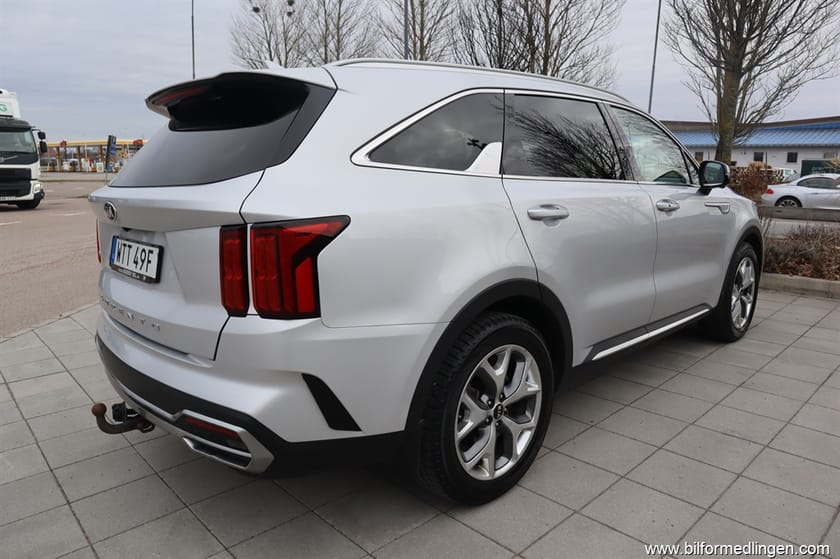 Bild 3 av Kia Sorento 2.2 CRDi SCR AWD 202hk 7 sits Aut Navi Backkamera Svensksåld Skinn