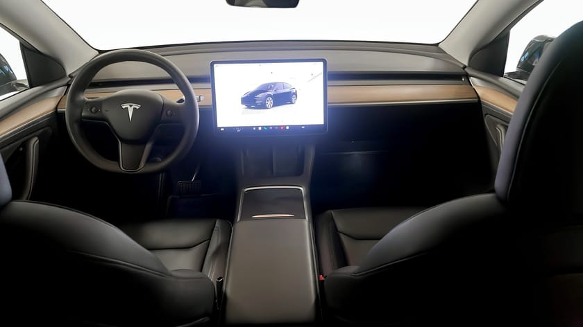 Bild 4 av Tesla Model Y Long Range AWD 514hk / Glastak / Kamera / Drag