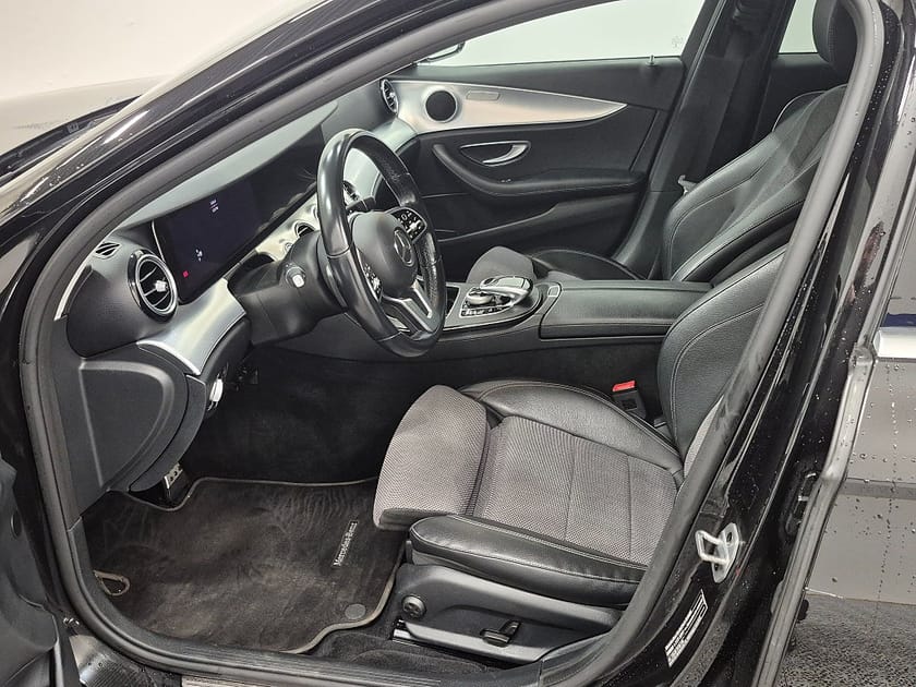 Bild 2 av Mercedes-Benz E 300 de T PLUG-IN KOMBI Plug in 306HK SE-Edition