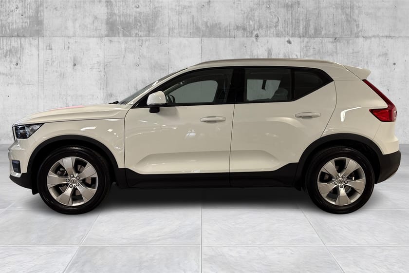 Bilde 2 av Volvo XC40 D4 AWD Momentum/Krok/Kamera/Parkvarmer/ACC
