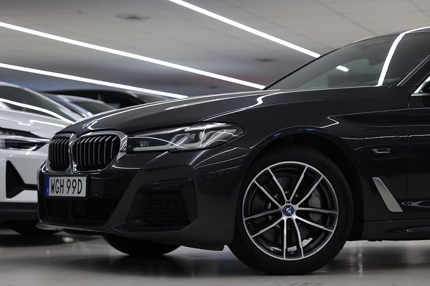 Bild 4 av BMW 530e xDrive Touring M Sport HUD 360 MOMS Navi Drag