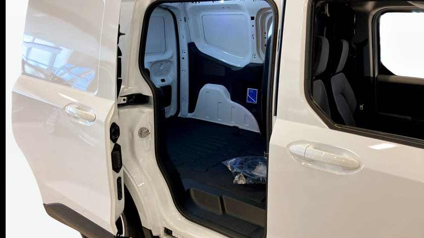 Bild 5 av Ford E-Transit Courier LIMITED SKÅP 136 A FWD *Demobil*
