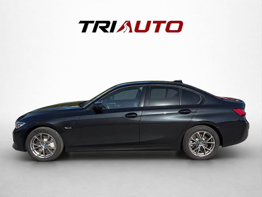 Bild 3 av BMW 330e xDrive Sedan 330e Plug In 292hk MOMS M-ratt Kamera Drag HiFi