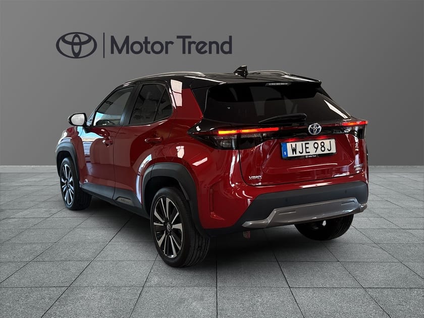 Bild 3 av Toyota Yaris Cross Hybrid AWD-i 1,5 PREMIERE EDITION | KEYLESS | BACKKAMERA | HEAD-UP DISPLAY |