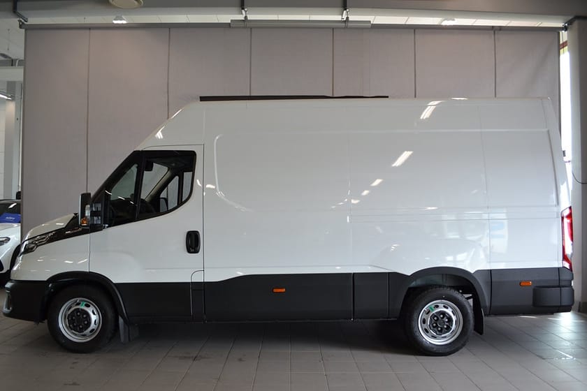 Bild 2 av Iveco Daily 35-180 Van 3.0 JTD Hi-Matic 12m3 Skåp Värmare