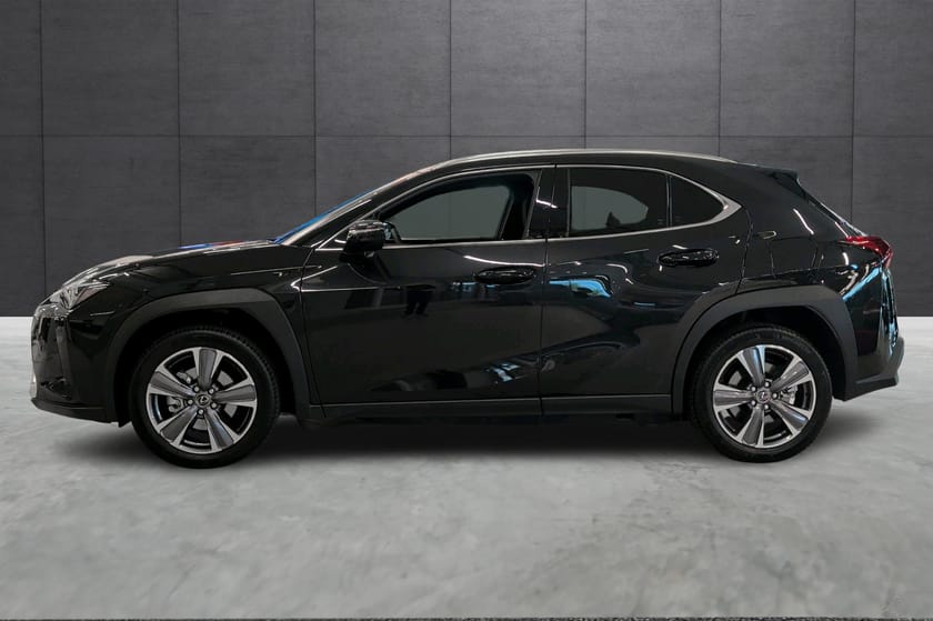 Bilde 2 av Lexus UX 300e Edition35 - Skinn - Ventilerte seter - Kamera - Cruise