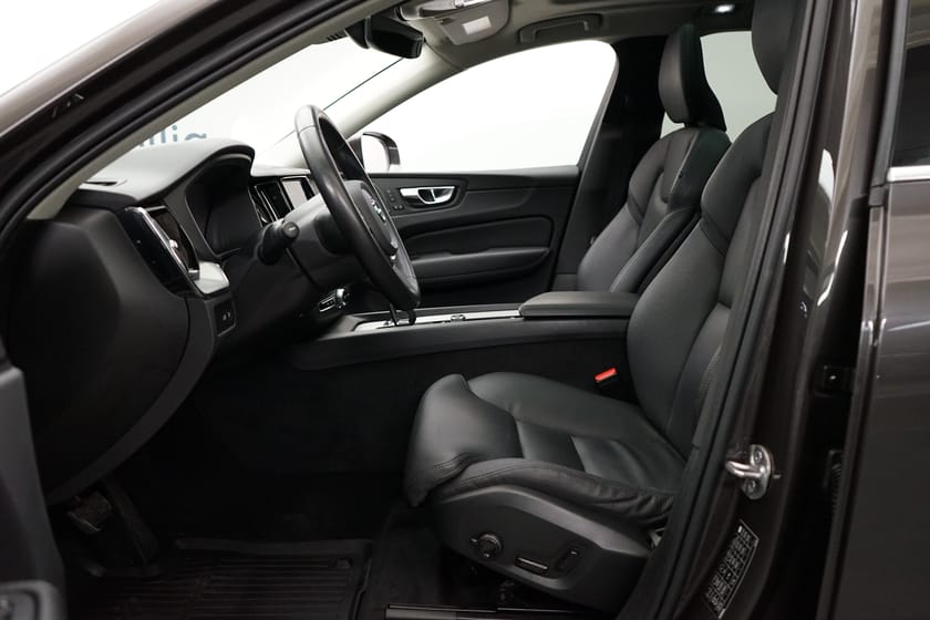 Bild 5 av Volvo XC60 Recharge T6 Core Edition, HarmanKardon PremiumSound, Taklucka, Navigation, Dragkrok