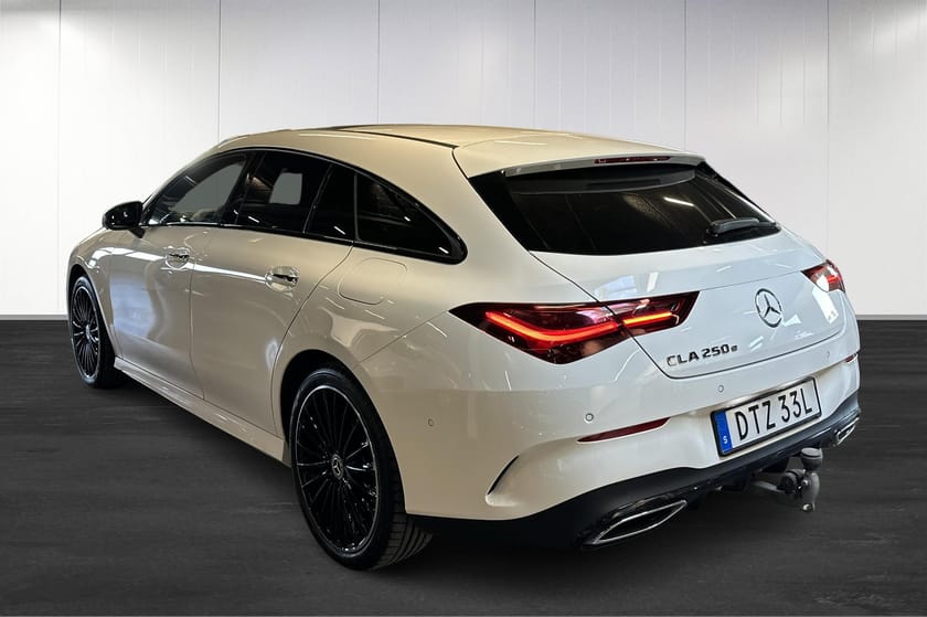 Bild 3 av Mercedes-Benz CLA 250 e Shooting Brake AMG Panorama Drag Burmester Moms