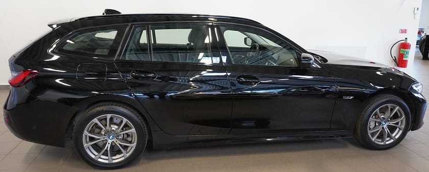 Bild 3 av BMW 330e xDrive Touring Steptronic Sport line/B-KAMERA/DRAG/GPS