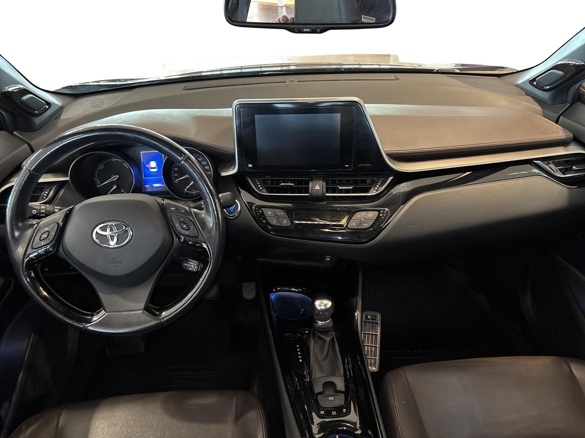 Toyota C-HR 2017 - miniatyr 8