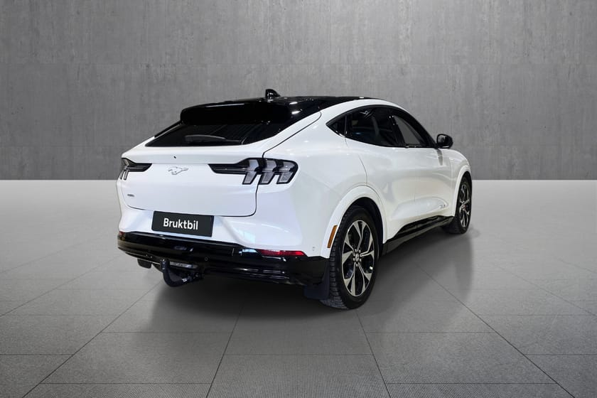 Bilde 5 av Ford Mustang Mach-E Long Range AWD Premium LR Frost White Edition, Topputstyrt, Krok