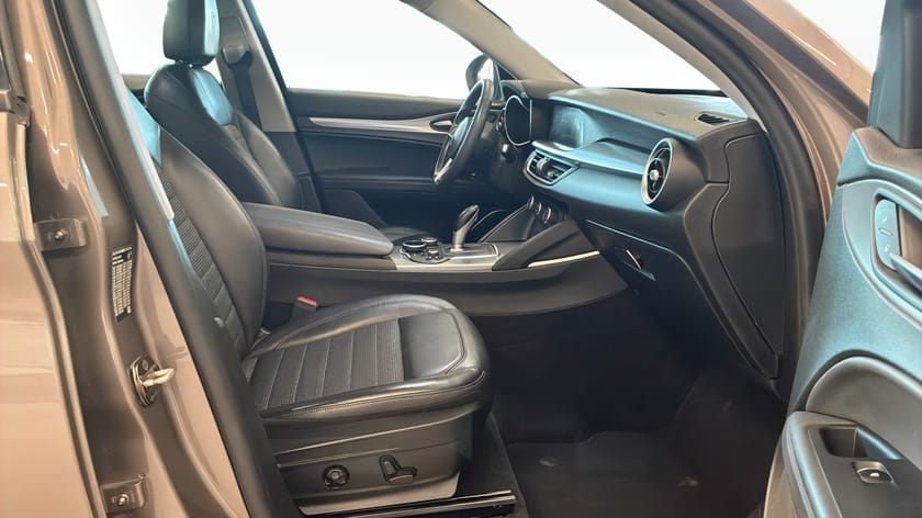 Bild 3 av Alfa Romeo Stelvio 2.2 | Backkamera | Helskinn |