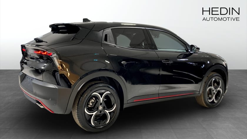 Bild 2 av Alfa Romeo Junior Ibrida Speciale 1.2T Hybrid Aut PL från 3195kr/mån