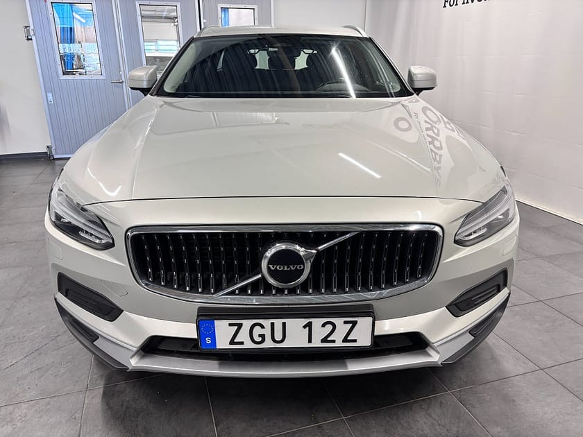 Bild 2 av Volvo V90 Cross Country B4 AWD Aut Momentum  Drag Skinn Värmare V-Hjul Nav