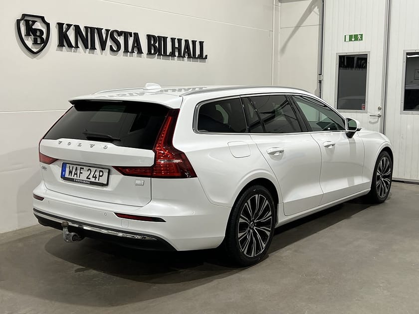 Bild 4 av Volvo V60 Recharge T6 AWD Core Edition Moms BLIS Drag 350hk