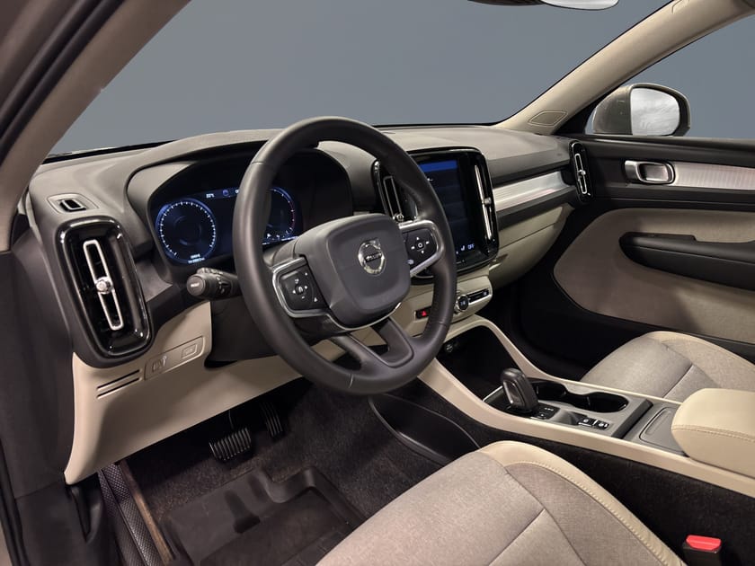 Bild 5 av Volvo XC40 D4 AWD Momentum Advanced Ed.//Kamera//