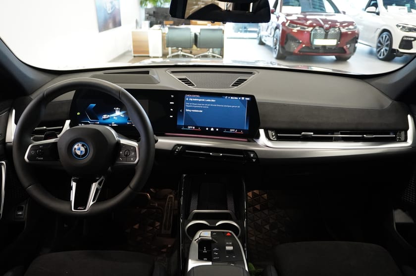 Bild 2 av BMW iX1 xDrive30 M Sport Business Edt DAP hk Keyless Leasebar