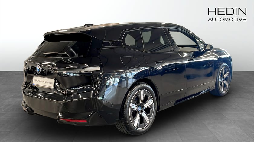 Bild 2 av BMW iX xDrive40 Comfort, Sport line
