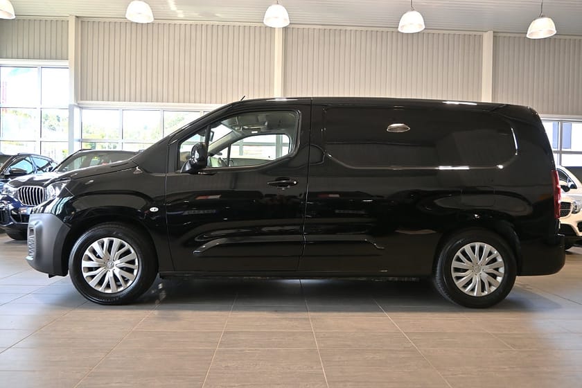 Bild 2 av Peugeot e-Partner L2 Lång 136hk Navigation Backkamera leasebar