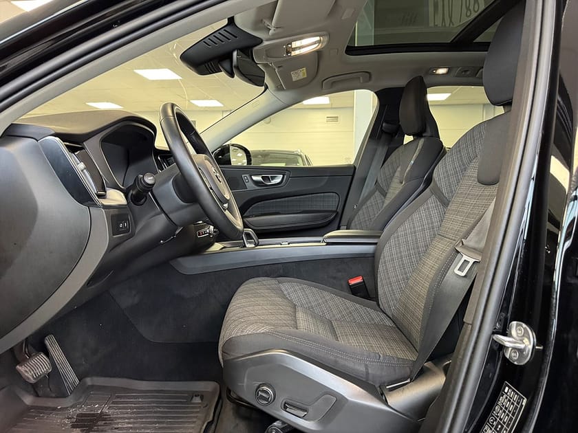 Bild 5 av Volvo XC60 Recharge T6 AWD MOMS Pano Drag Värm