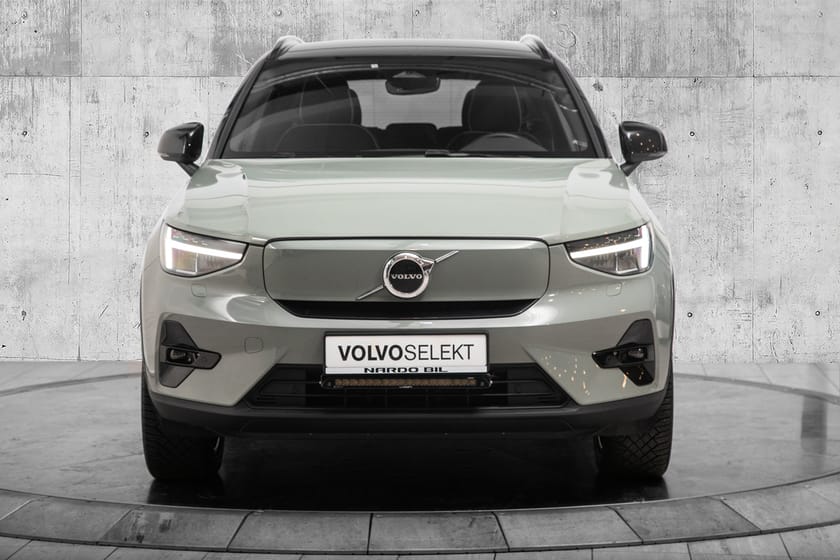 Bilde 2 av Volvo XC40 Recharge Twin motor PLUS / Hengerfeste / LedBar / Ryggekamera