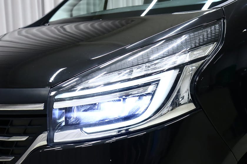 Bild 3 av Renault Trafic Skåpbil dCi 120HK L2 Drag|Värmare|GPS|Backkamera|Moms