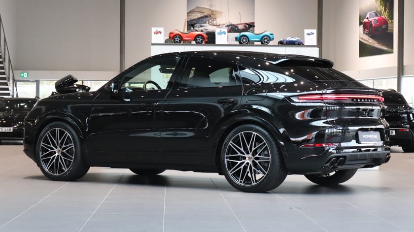 Bild 2 av Porsche Cayenne Coupé E-Hybrid Black Edition