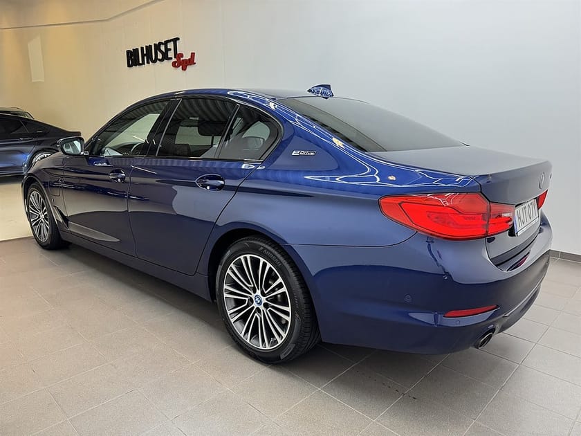 Bild 3 av BMW 530e iPerformance Sedan 530 252hk Sportline HiFi/Navi/Komplett service