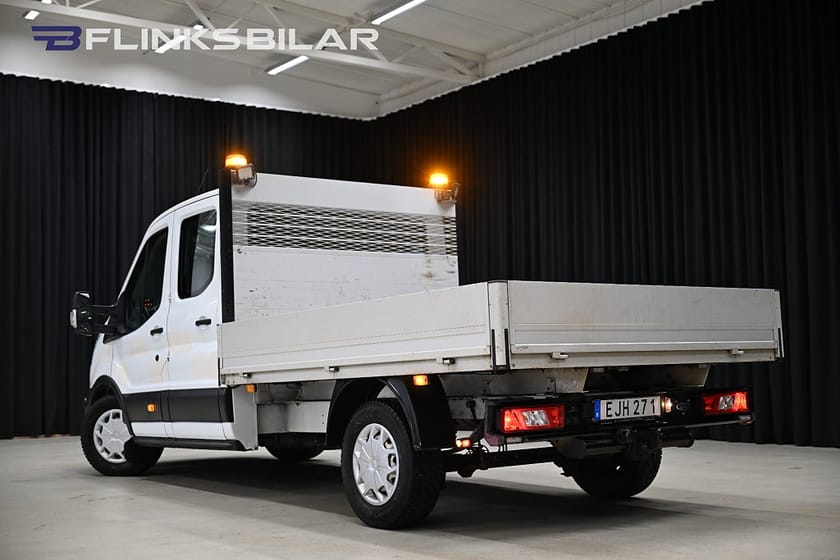 Bild 3 av Ford Transit 350 Chassi Dubbelhytt 170HK Dubbelhytt|Flak|Drag|Värmare|NyKamrem|Leasbar