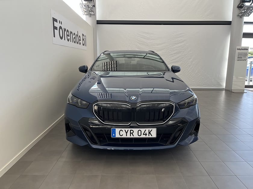 Bild 2 av BMW i5 xDrive40 Touring M Sport Pro Dragkrok B&W 19" Rattvärme
