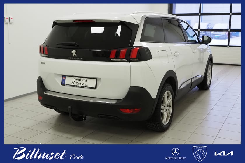 Bilde 3 av Peugeot 5008 Allure 1.2 131hk / SKINN / FOCAL