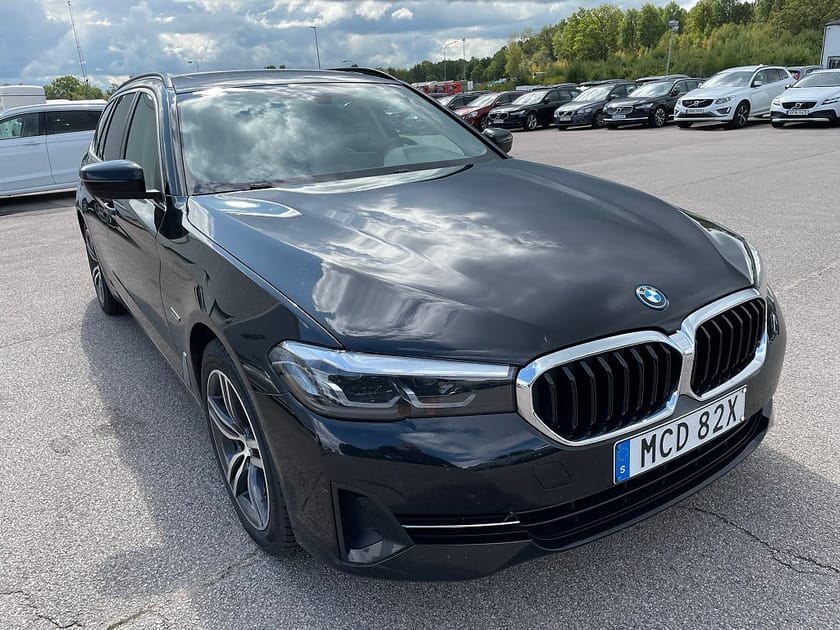 Bild 2 av BMW 530e Touring Plug in 292HK Läder Panorama