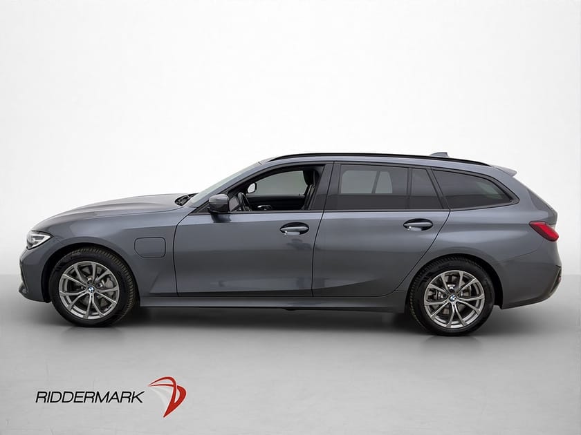 Bild 4 av BMW 330e xDrive Touring Sport line 292hk Drag Cockpit CarPlay Navi
