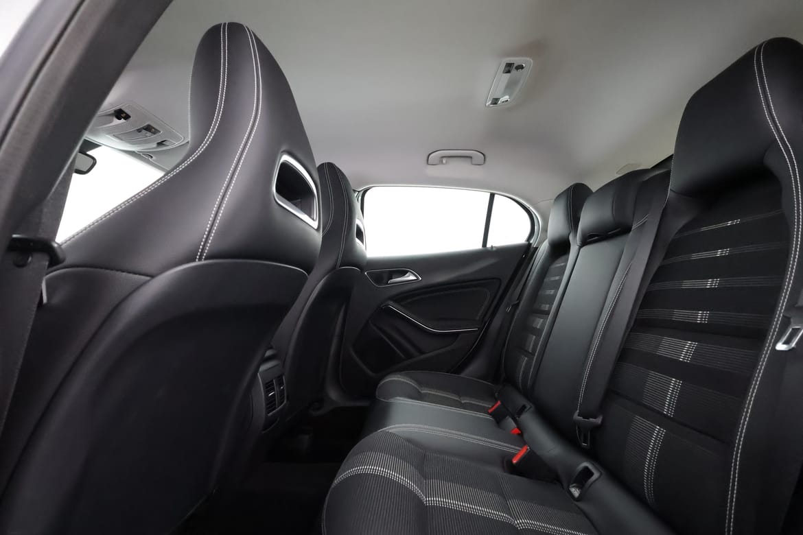 Mercedes-Benz GLA 2018 - miniatyr 10