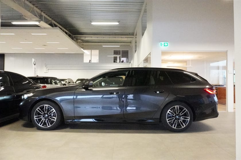 Bild 3 av BMW i5 xDrive40 Touring M Sport Active Ed Drag DA H K