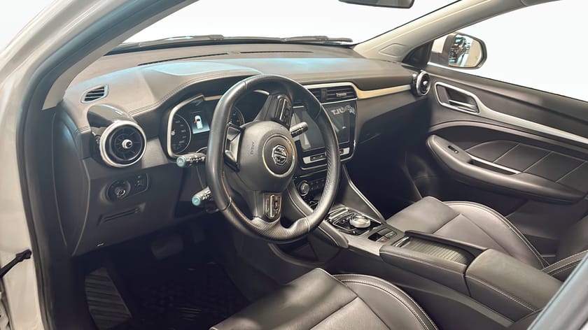 Bild 4 av MG ZS EV LHD 45KWH LUXURY 143 Hk Panorama