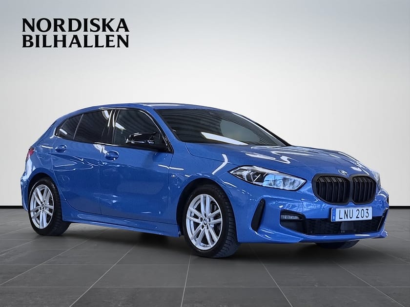 Bild 1 av BMW 118i Steptronic M Sport Nyservad GPS P-sensorer Bluetooth