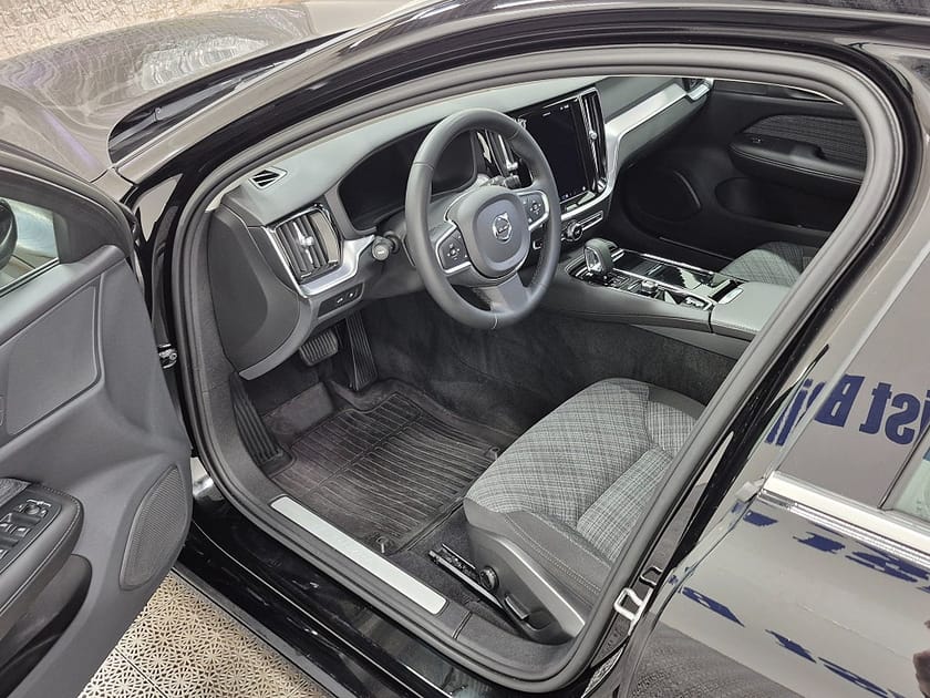 Bild 5 av Volvo V60 T6 Recharge Core Bright plug in AWD 350HK 4x4