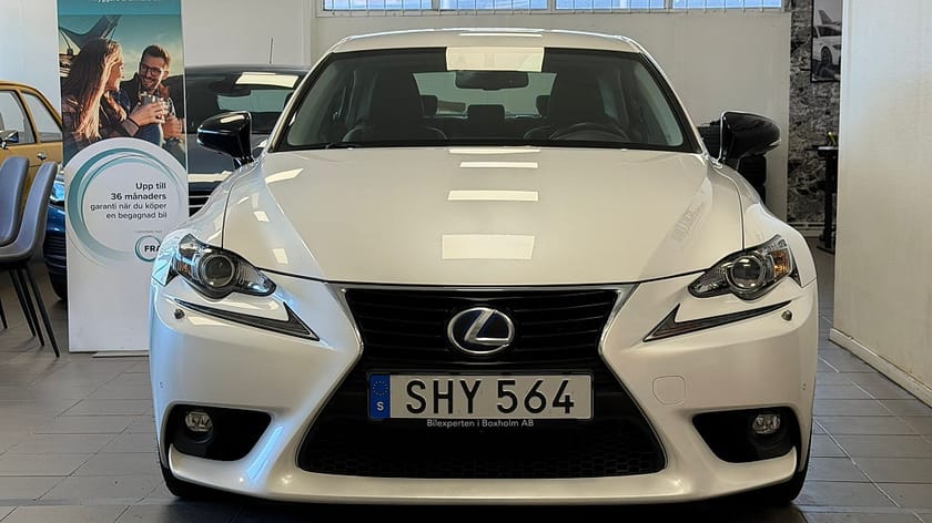 Bild 2 av Lexus IS 300h 2.5 CVT F Sport |Hybrid|Euro 6|Dragkrok|3,45%ränta