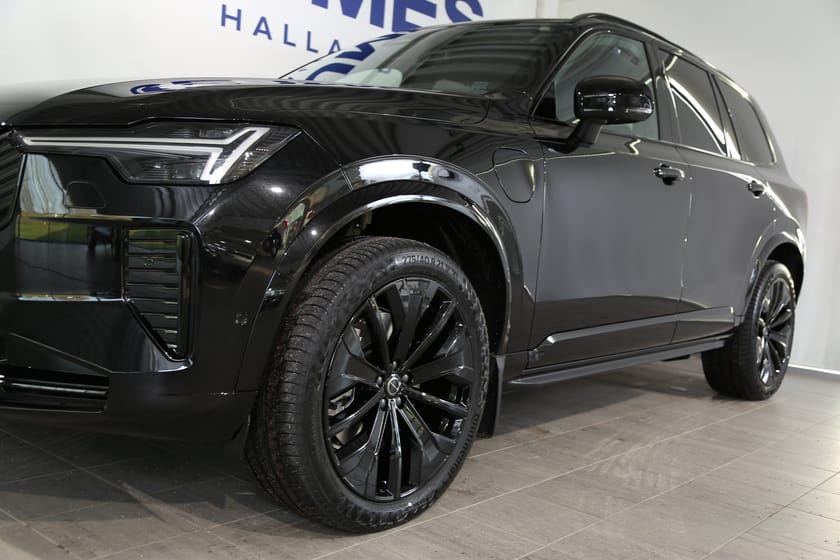Bild 3 av Volvo XC90 T8 Ultra Black Edition | Drag | Massage | B&W | Luftfjädring |