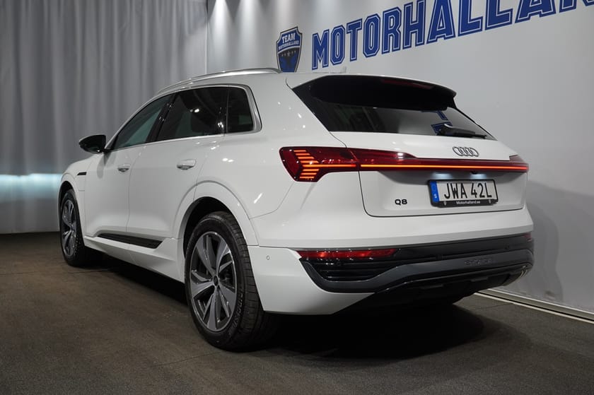 Bild 3 av Audi Q8 55 e-tron quattro - Pano / Luft / Kamera / Moms
